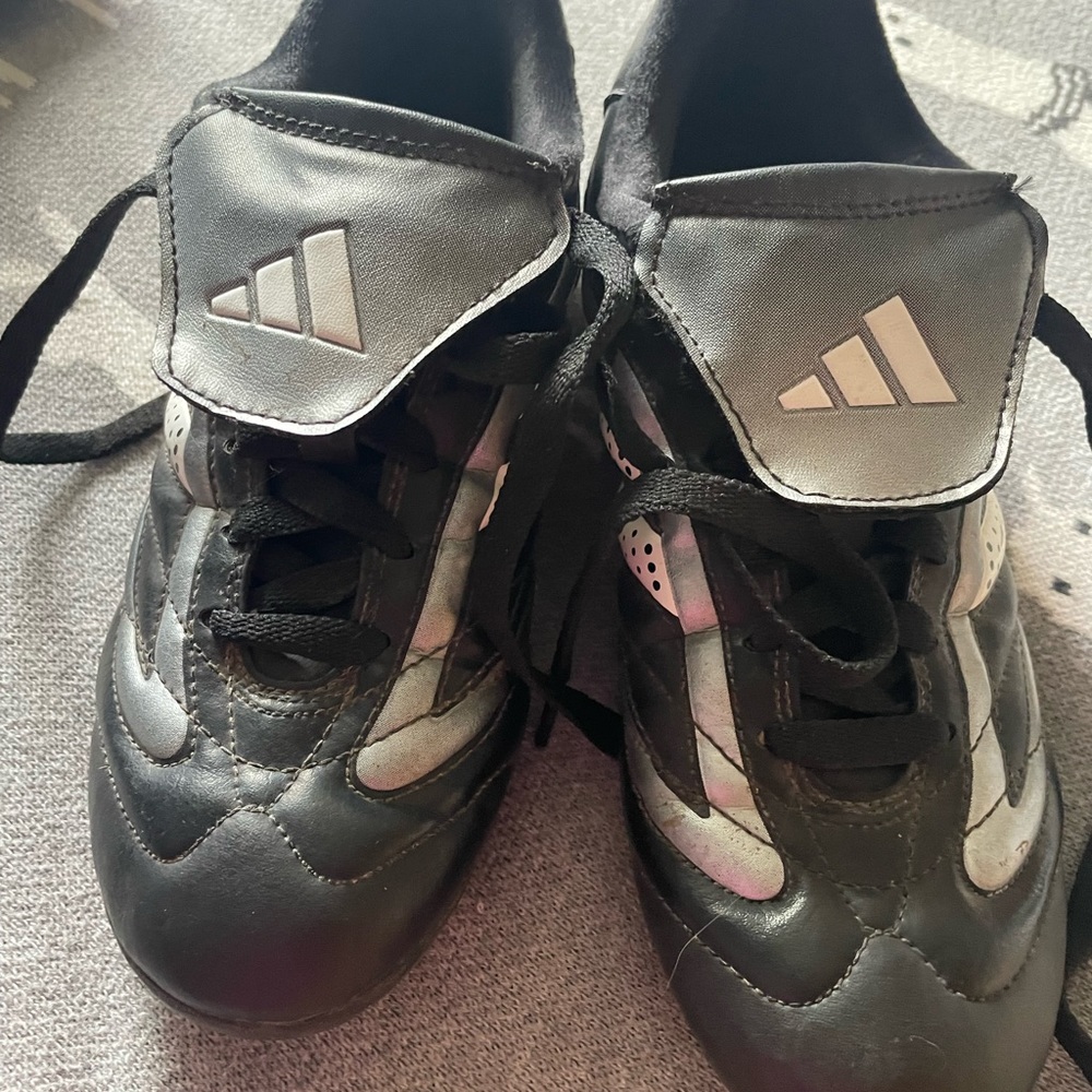 Adidas boys baseball cleats, size 4